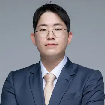 Dr. Kenneth Lee headshot